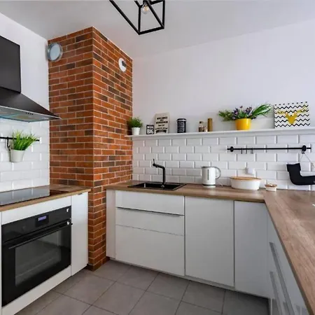 Woronicza 33b: Private With Separate Bedroom, Balcony & Free Parking *