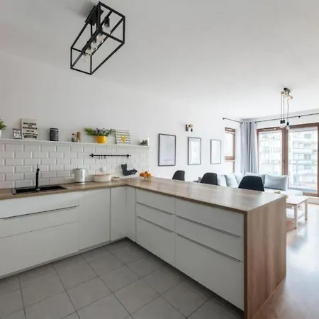 Apartment Woronicza 33b: Private With Separate Bedroom, Balcony & Free Parking Warsaw