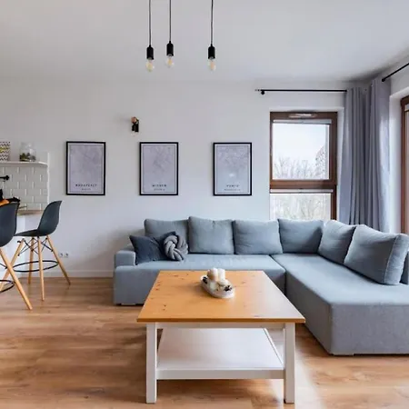 Woronicza 33b: Private With Separate Bedroom, Balcony & Free Parking *